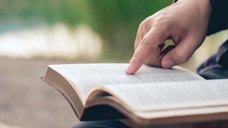Why Consistent Bible Reading Matters More Than Long Reading Sessions